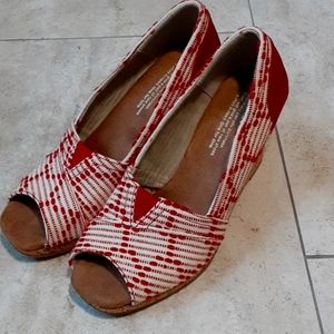 NWOT Red and White Toms wedge size 7